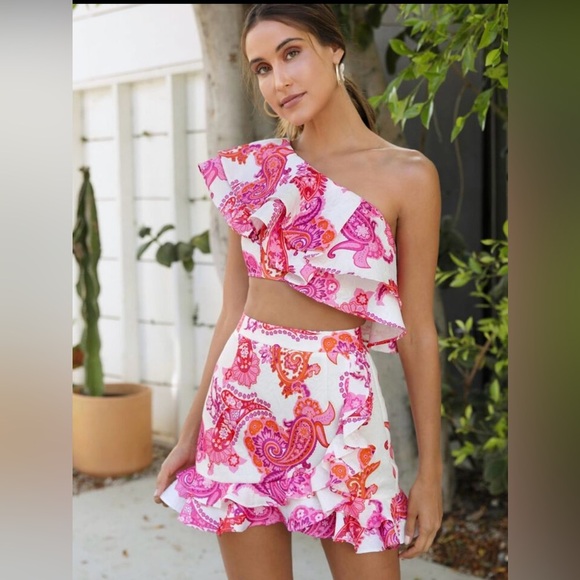 NWOT Two-Piece Ruffle Crop Top & Mini Skirt Set – Pink Paisley Print Size L - Picture 4 of 12